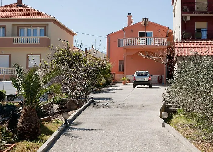 アパート Lilly カリ