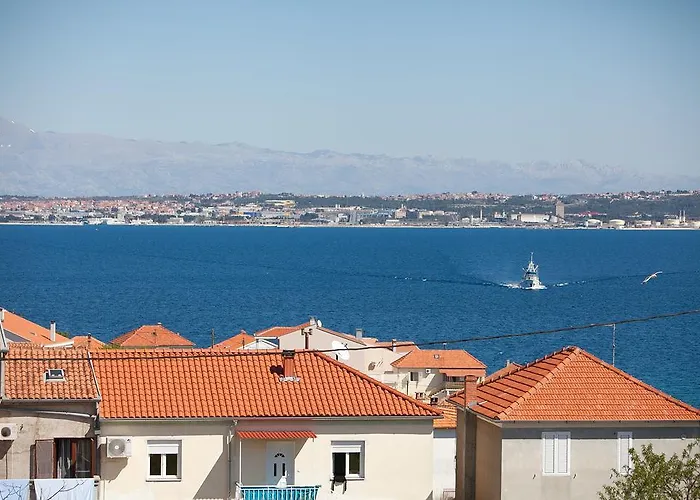 Lilly アパート *